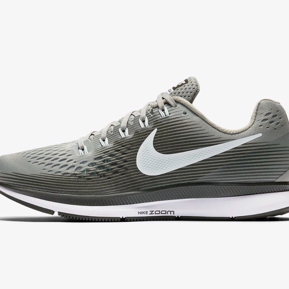 Size 10 Nike Air Zoom Pegasus 34 Running Shoe